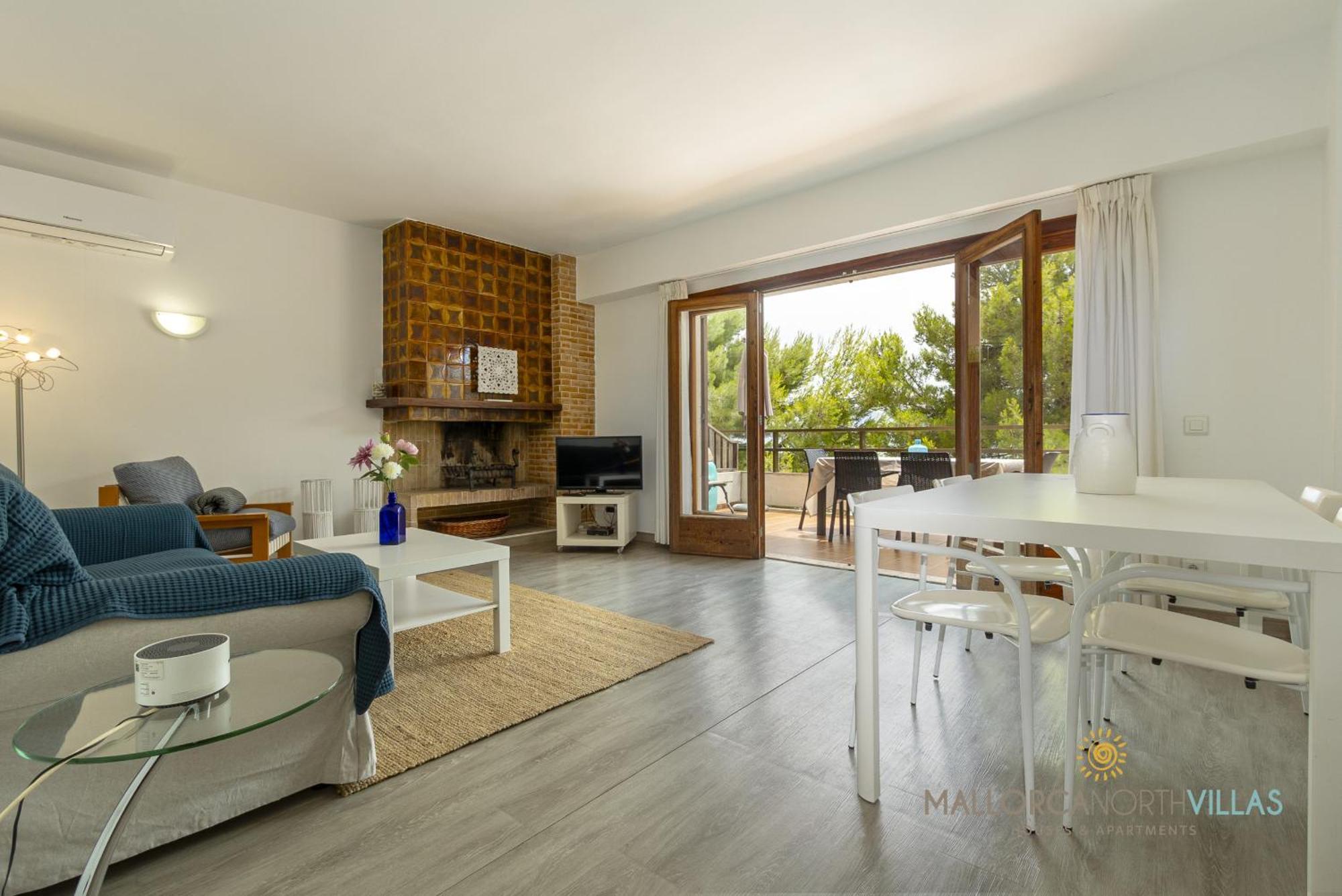 Voramar I First Line Pine Walk Apartment Port de Pollença